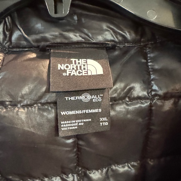 The North Face Women's Black Thermoball Eco Vest - Picture 3 of 3